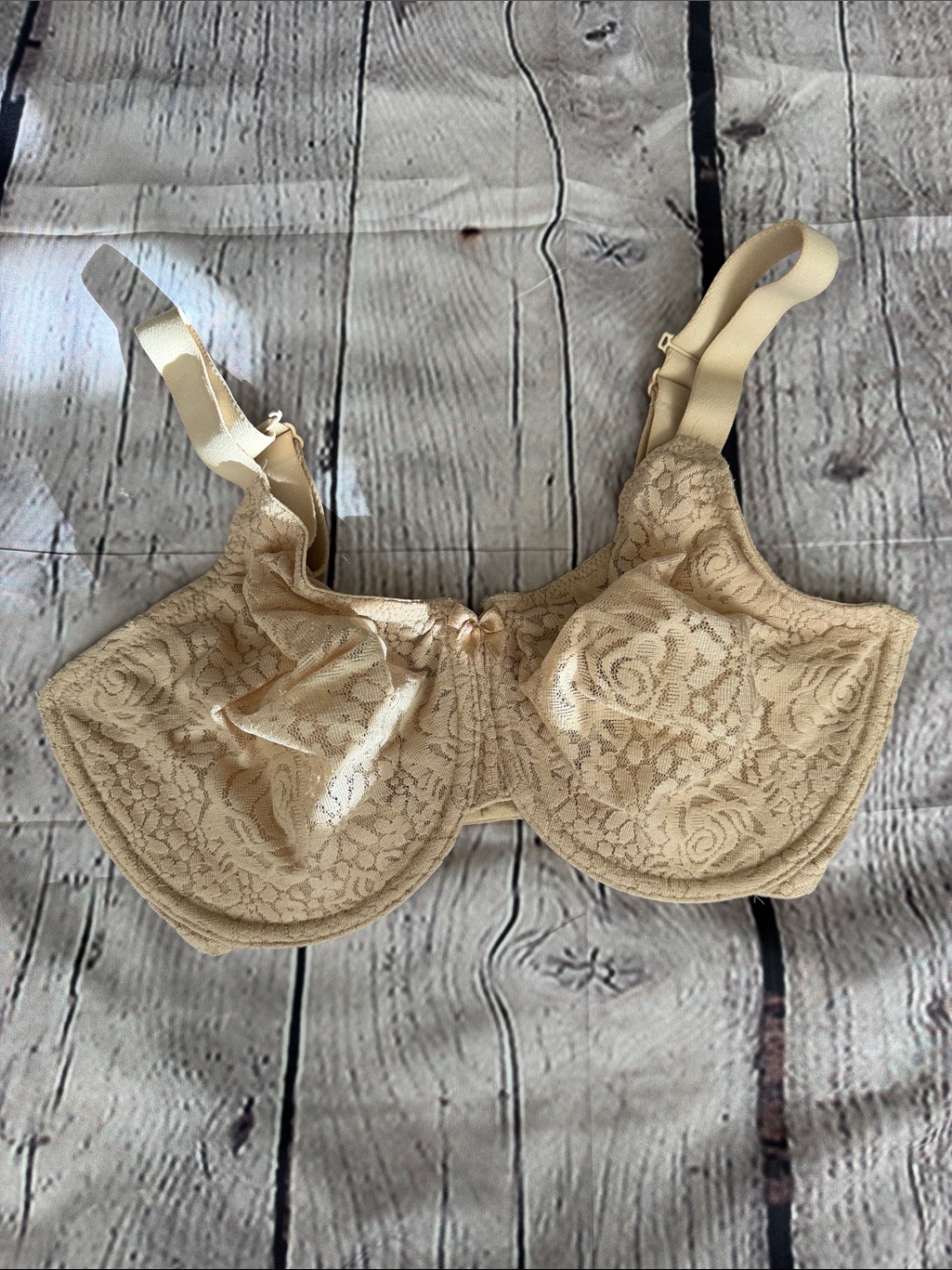 Wacoal Lace Underwire Bra In Beige/Cream
